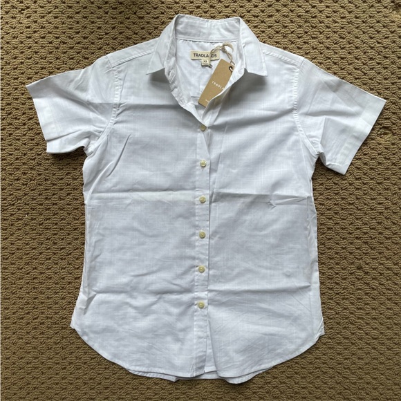NWT Tradlands button up, size XS, White - Picture 2 of 4